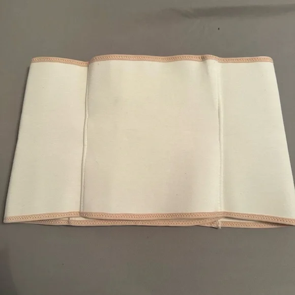 Shortie Postpartum Belly Wrap - Picture 3 of 5